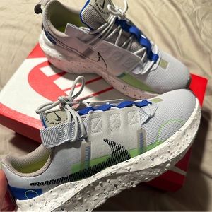 Nike Sneakers Men’s 7 Women’s 8.5 Used - Great condition. BOX NOT INCLUDED